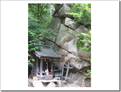 磐座（いわくら）